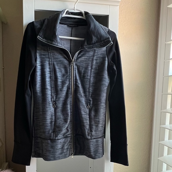 RARE Lululemon jacket size 4 - Picture 7 of 13